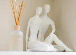 Beeld Koppel Zittend H35,5cm - polystone - wit