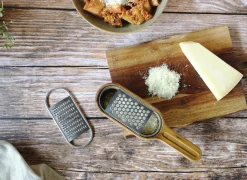 Kaasrasp Aspen 25x7cm - hout & RVS - zilver & bruin